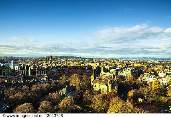 Hochwinkelansicht von Edinburgh Castle bei bewölktem Himmel