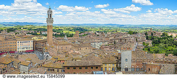 Hochwinkelansicht von Gebäuden in der Altstadt von Siena  Toskana  Italien