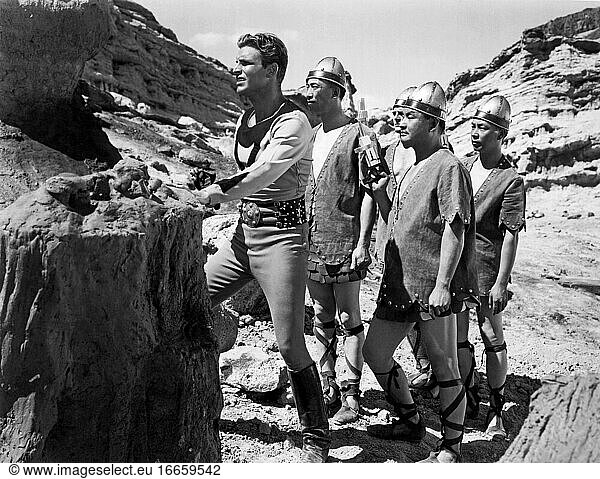 Hollywood  Kalifornien  1953
Filmstar Buster Crabbe als Buck Rogers in dem Film Planet Outlaws .