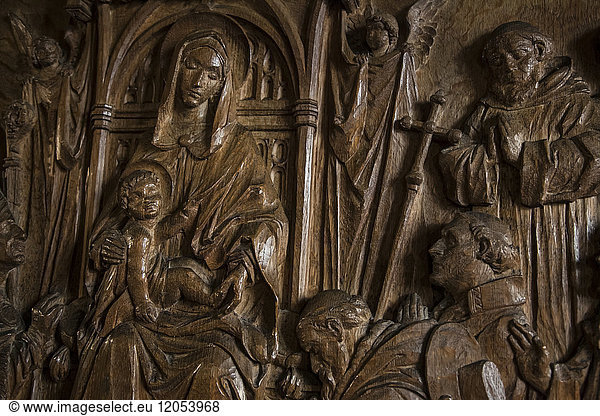 Holzschnittszene mit heiliger Familie und Anbetern; York  England