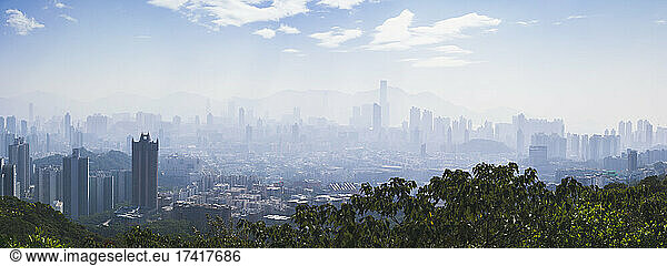 Hongkong Stadt im Nebel oder Dunst.
