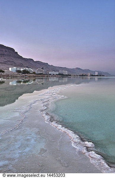 Hotel am Ufer des Toten Meeres