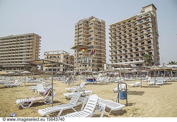 Hotelruinen am Strand  Geisterstadt Varosha bei Famagusta  Nordzypern  Zypern  Europa