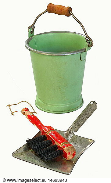 household  household appliances  bucket and besom  Germany  1950s  50s  20th century  historic  historical  dustpan  dust pan  symbol  spring-cleaning  spring-clean  spring-clean  clean  clean up  cleaning  cleaned  cleans  utensil  piece of equipment  utensils  equipment  cleanliness  miniature  clipping  cut out  cut-out  cut-outs