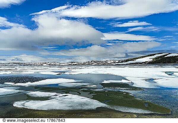 Ice on a lake in monuntain range of Hardangervidda  Provinz Viken und Vestland  Norway  Europe