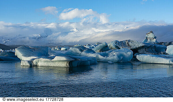 Icebergs in Jokulsarlon glacier lagoon  Iceland  Polar Regions
