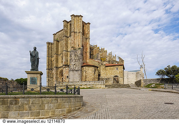 Iglesia de Santa Maria de la Asuncion; Castro Urdiales  Kantabrien  Spanien