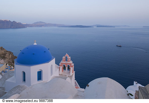 Ignoranz Kirche blau pink Santorin Gewölbe Glocke Kykladen Abenddämmerung Griechenland Griechische Inseln Oia Ia