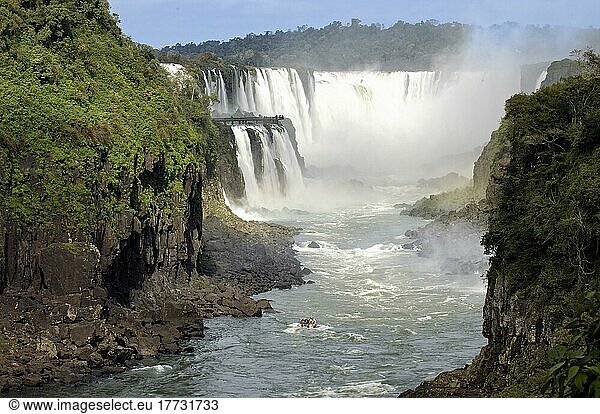 Iguacu Wasserfälle  Detailansicht  die größten Wasserfälle der Erde  Foz do Iguaçu  Brasilien  Südamerika