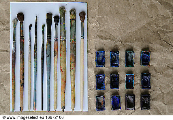 Image of brushes and paints. Subject photo. Items for the artist.