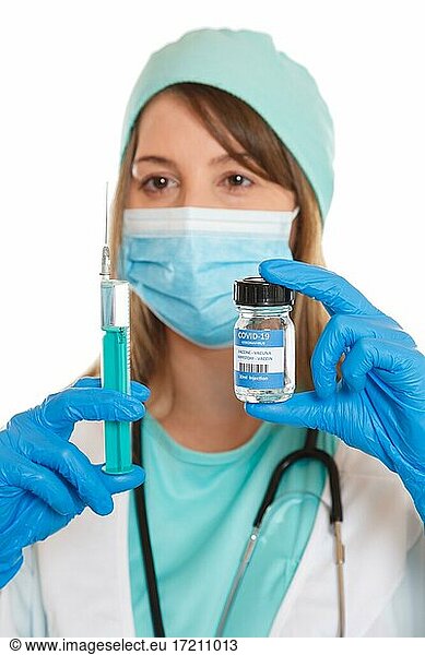Impfstoff Coronavirus Corona Virus COVID-19 Spritze Arzt Doktor Covid Impfung Vaccine Freisteller Hochformat  Stuttgart  Deutschland  Europa