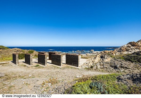 In Cap de Creus wurde ein Club Med mit der Idee der â. 'â. 'die Landschaft dieses Teils der Costa Brava wiederherzustellen. An seiner Stelle wurden kleine landschaftsarchitektonische Eingriffe vorgenommen. Katalonien  Spanien.