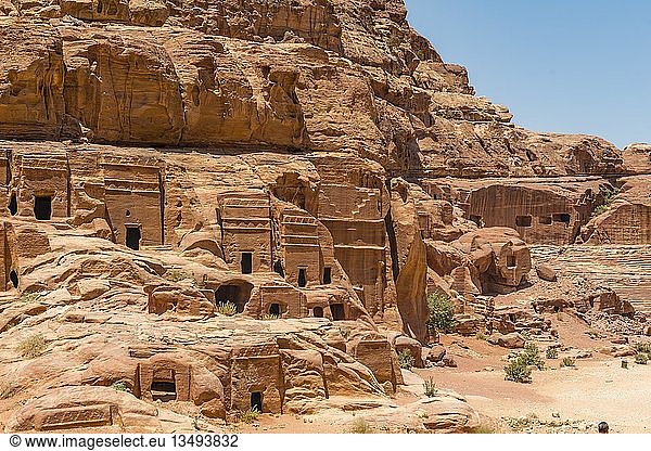 In Fels gehauene Häuser,  Nabatäerstadt Petra,  nahe Wadi Musa,  Jordanien,  Asien