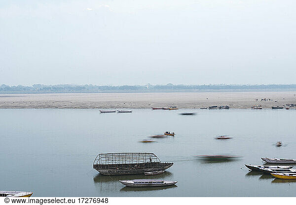India  Uttar Pradesh  Varanasi  Boats in river Ganges