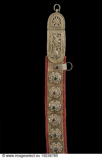 Indian 
around 1800/1860. – Belt. – Detail. Bronze  semi-precious stones  velvet. Length 95 cm  width 6 cm. Inv. No. 14258.
Florence  Museo Stibbert.