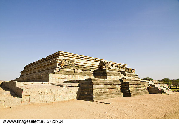 Indien  Karnataka  Hampi  Ansicht der Ruinen von Vijayanagara