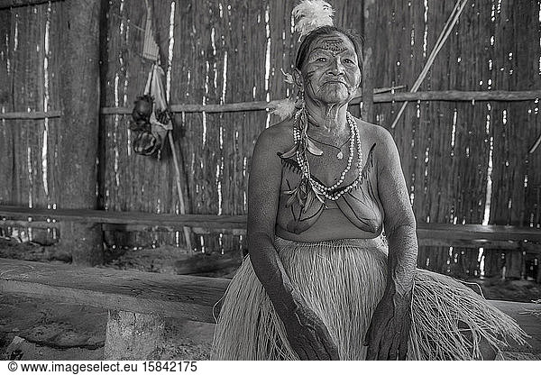 Indigene Frau im Dorf Dessana