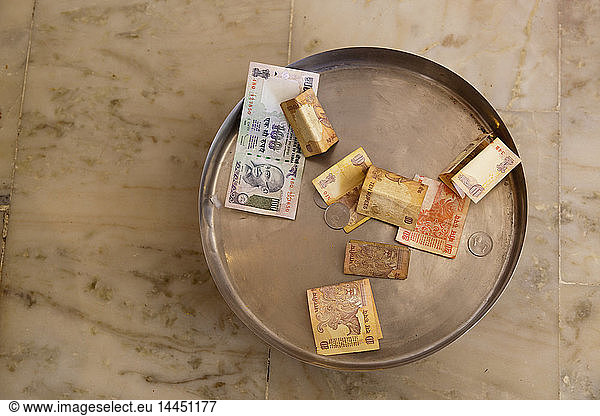 Indisches Geld in einer Schüssel