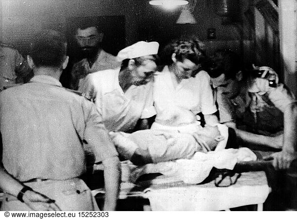 Indochina War 1946 - 1954  battle at di bi Phu  13.3. - 7.5.1954  arrival a wounded Foreign Legionnaire in the Lanessean hospital  Hanoi  18.3.1954  Foreign Legionnaire  Foreign Legion  soldiers  soldier  physician  physicians  military surgeon  military surgeons  nurse  nurses  female  women  sick bay  sick bays  medical corps organisation  health care  healthcare  Viet Nam  North Vietnam  wars  French Indochina  Indochina  French colony  colonial war  military  army  armies  paratroop  paratroops  paratrooper  Para  paratroopers  Paras  airborne forces  people  France  20th century  1950s  battle  battles  casualty  casualties  hospital  hospitals  historic  historical  half length  half-length  woman