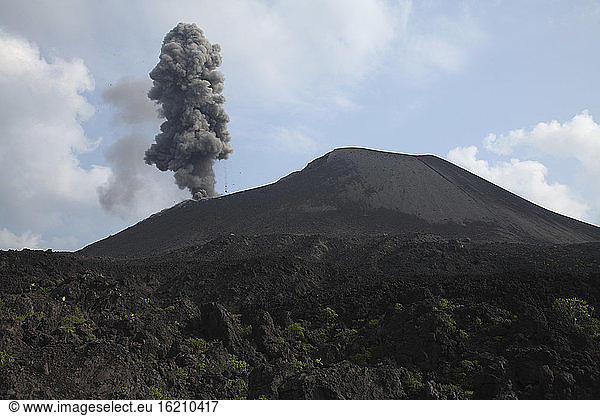 Indonesia  Anak Krakatau  Ash eruption