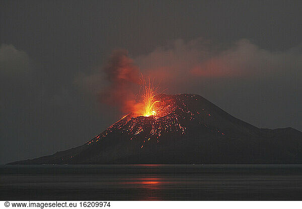 Indonesia  Anak Krakatau  Volcanic eruption