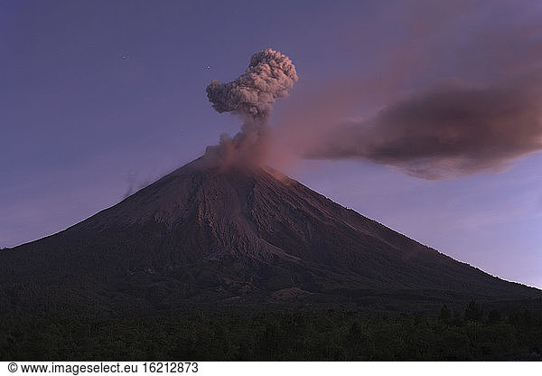 Indonesia  East Java  Semeru volcano  Ash eruption