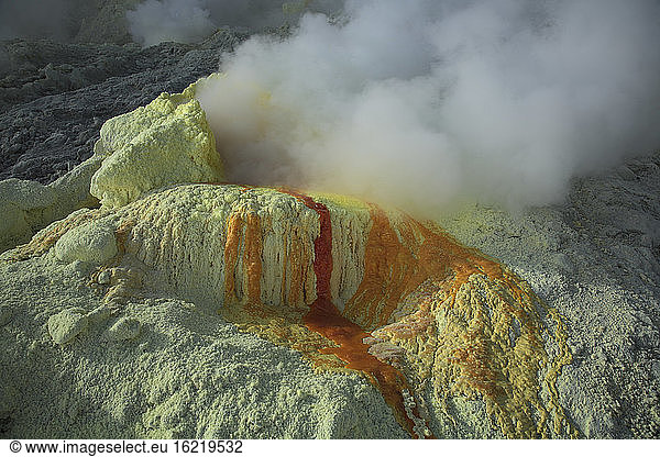 Indonesia  East Java  Welirang volcano  Sulphur deposits
