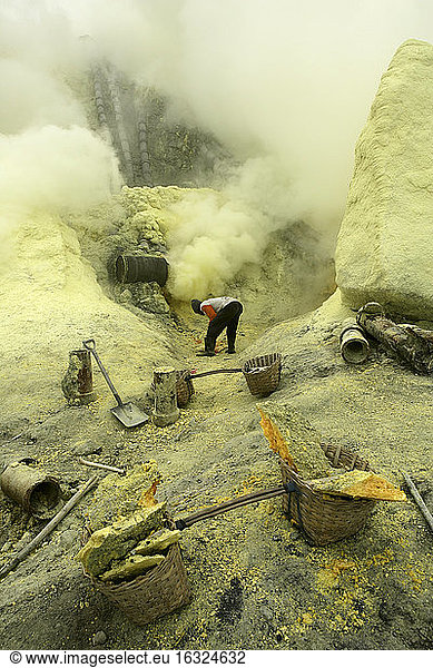 Indonesia  Java  Sulphur miners working in the crater at Kawah Ijen