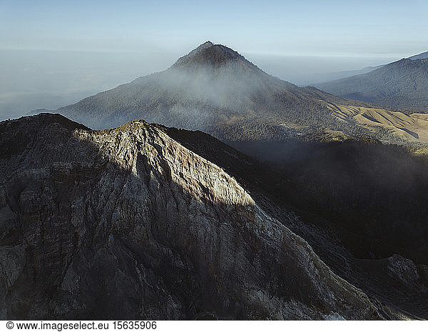 Indonesien  Java  Luftaufnahme der Berge rund um den Vulkan Ijen