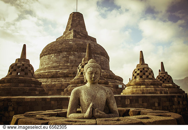 Indonesien  Yogyakarta  Blick auf den Borobudur Tempel