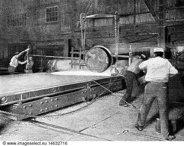 industry  glass  glass production  effusing and milling a mirror plate  1908