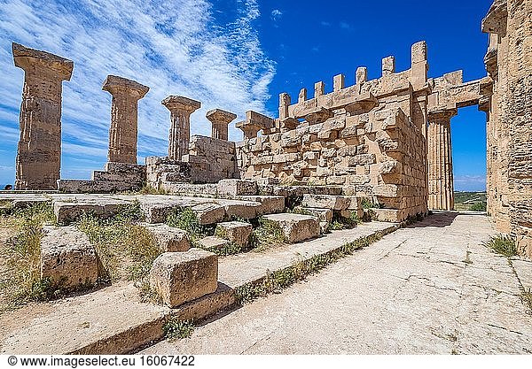Innenansicht des dorischen Tempels E  auch Hera-Tempel genannt  in der antiken griechischen Stadt Selinunte an der Südwestküste Siziliens in Italien.