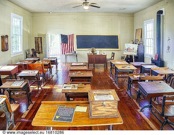 Innenansicht des Schulhauses im Sanibel Historical Museum and Village auf Sanibel Island an der Südwestküste Floridas in den Vereinigten Staaten.