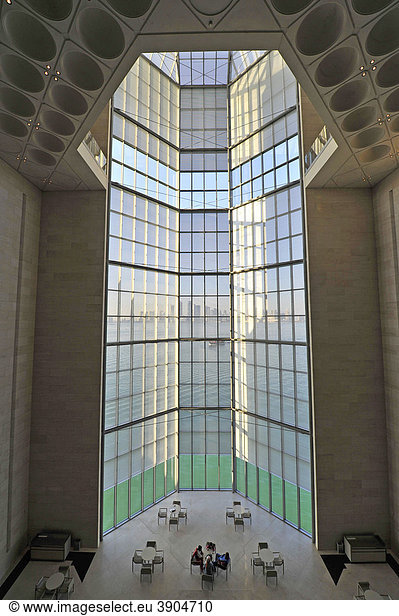 Innenaufnahme Atrium  Museum of Islamic Art  nach Plänen von I. M. PEI  Corniche  Doha  Katar  Qatar  Persischer Golf  Naher Osten  Asien