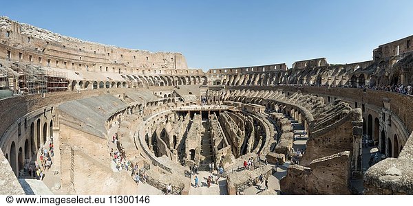 Innenaufnahme Kolosseum  Rom  Latium  Italien  Europa