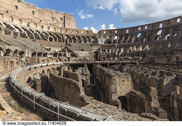 Innenaufnahme Kolosseum  Rom  Latium  Italien  Europa