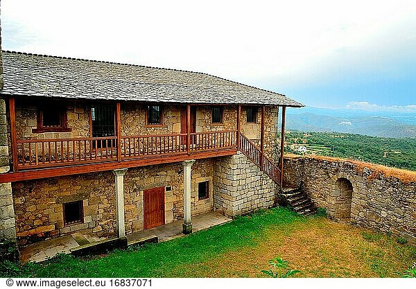 Innenhof der Burg von O Bolo  Orense  Spanien.