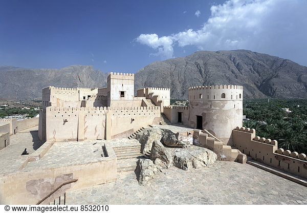 Innenhof  Fort Nakhl  oder Husn Al Heem  Festung  historischer Lehmbau  Jebel Nakhl Massiv  Al-Batinah Provinz  Sultanat von Oman  Arabische Halbinsel