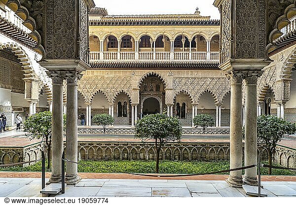 Innenhof Patio de las Doncellas  Königspalast Alcázar  Sevilla Andalusien  Spanien  Europa