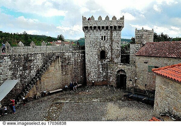 Innenhof und Turm der Burg von Vimianzo  Torre do Martelo   A Coru?a  Spanien.