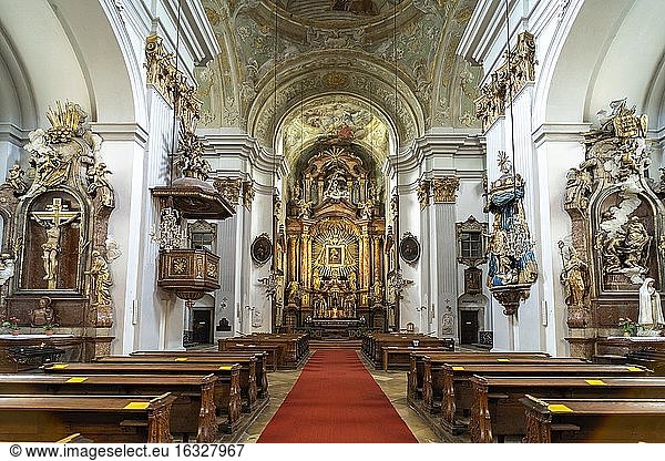 Innenraum der barocken Pfarrkirche Mariahilfer Kirche in Wien  ?sterreich  Europa | Baroque parish Church of Mariahilf interior  Vienna  Austria  Europe.