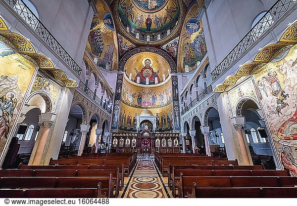 Innenraum der melkitisch-griechisch-katholischen Basilika Saint Paul im byzantinischen Stil in der Gemeinde Harissa-Daraoun im Libanon.