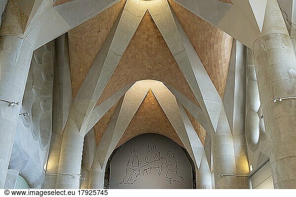Innenraum der Sagrada Família  Sühnekirche der Heiligen Familie  Architekt Antoni Gaudí  Barcelona  Katalonien  Spanien  Europa