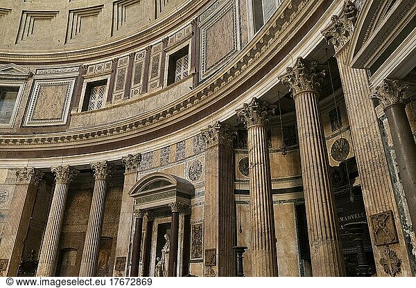 Innenraum des Pantheon  ein zur Kirche umgeweihtes antikes Bauwerk  Santa Maria ad Martyres  Rom  Italien  Europa