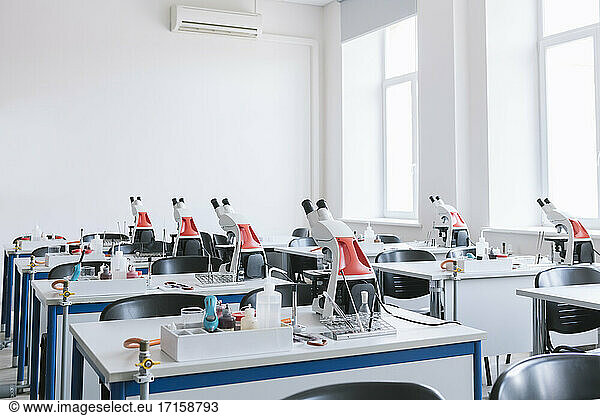 Innenraum eines Klassenzimmers im wissenschaftlichen Labor