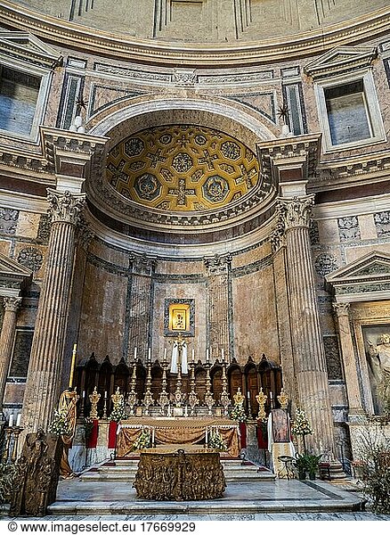 Innenraum im Pantheon  römische Antike  römisch-katholische Kirche Santa Maria ad Martyres  Rom  Latium  Italien  Europa