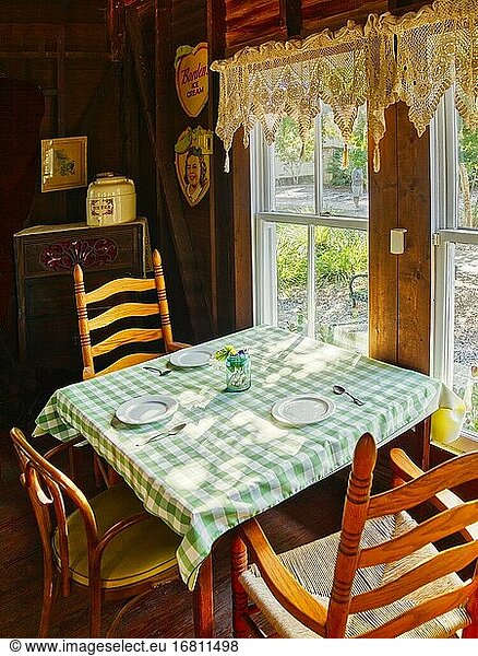 Innenraum von Miss Charlottas Tea Room im Sanibel Historical Museum and Village auf Sanibel Island an der Südwestküste Floridas in den Vereinigten Staaten.