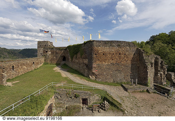 Innere Vorburg mit Uhrturm  Burg Rheinfels  Unesco-Welterbe Oberes Mittelrheintal  bei St. Goar  Rheinland-Pfalz  Deutschland