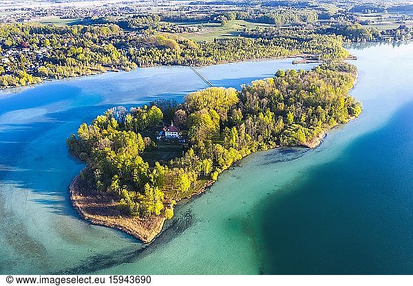 Insel Wörth mit Schloss Wörthschlössl  Mausinsel  Wörthsee  bei Inning  Fünfseenland  Drohnenaufnahme  Oberbayern  Bayern  Deutschland  Europa