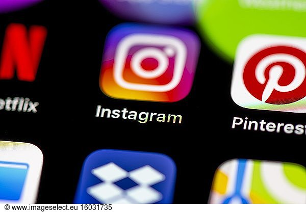 Instagram Icon  social media app  app icons on a mobile phone display  iPhone  smartphone  close-up